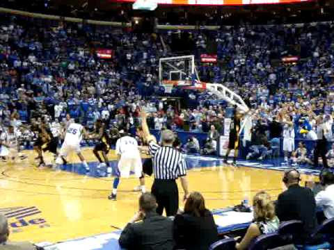 Booker Woodfox hits 16-footer at the buzzer gave the Creighton Bluejays a 63-62 victory over Wichita St. in the MVC Tournament in St. Louis - March 6, 2009. Filmed by Dave Wenthold.