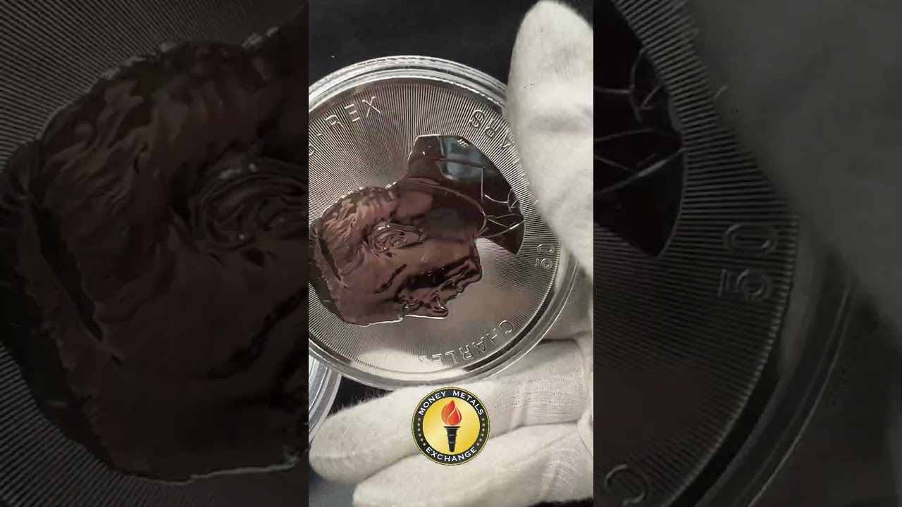 Queen Elizabeth vs King Charles: 10 oz Silver Maple Leaf Obverse Comparison