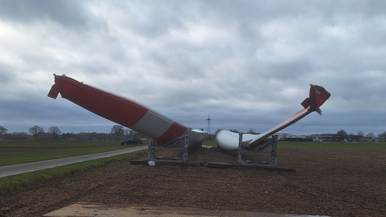 Windpark Kerken Sevelen zwei Rotorblätter von E126 ep3 eins mit bladschaden und eins als Ersatz 