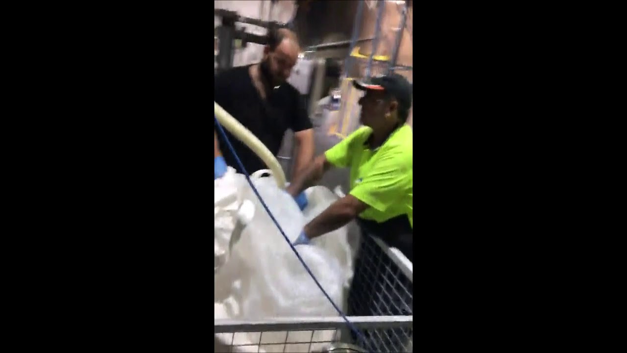 FVC-1 Mobile Vacuum Conveyor to Unload Bags to Tanks