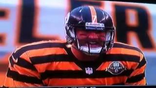 Ben Rothlisburger's pass hits ref in the face