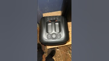 Turning on and turning off my JBL party box encore