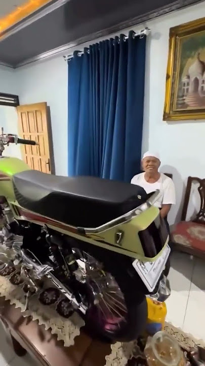 Motor Honda GL Pro Jadi Pajangan Waktu Lebaran