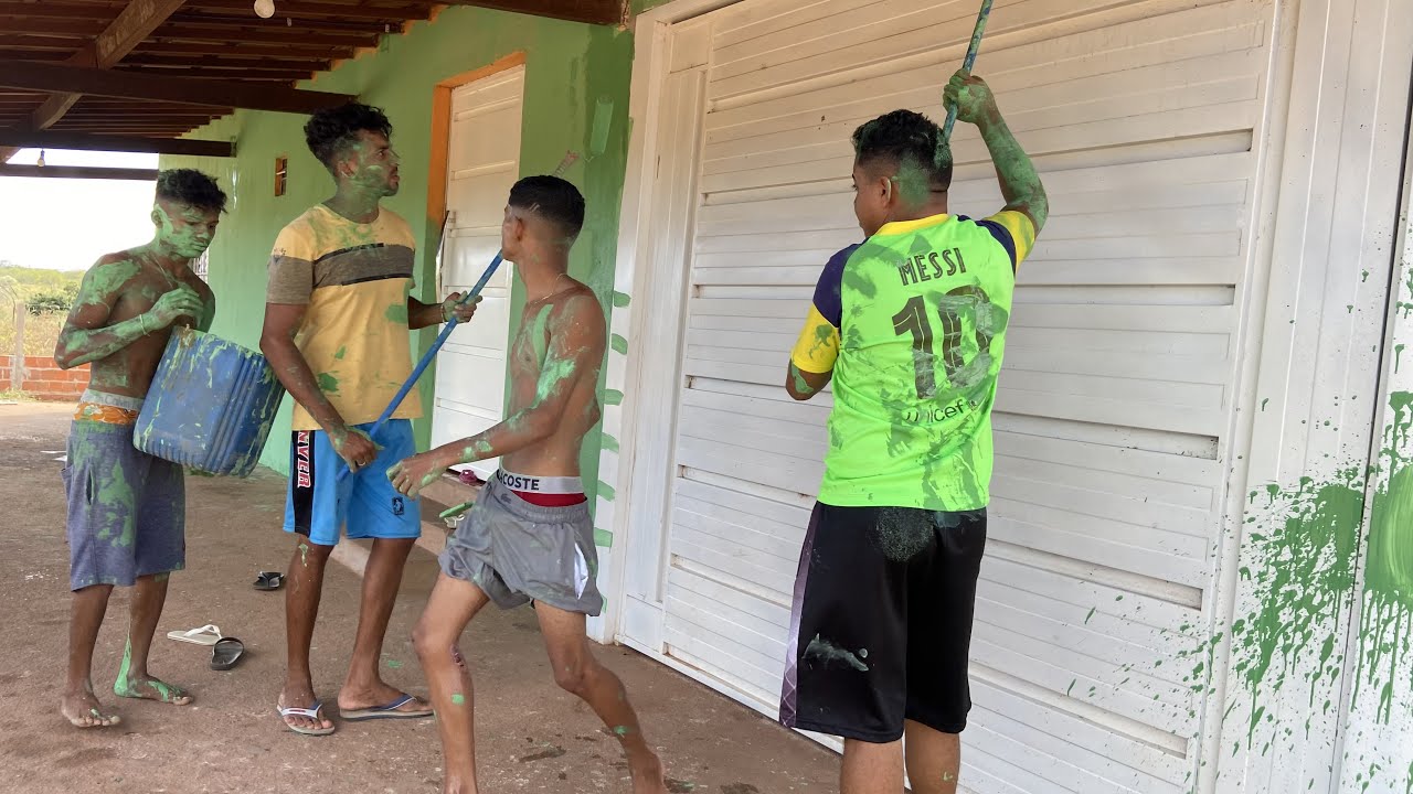 BRUTINHO FICA FURI0S0 E JOGA BALDE DE TINTA