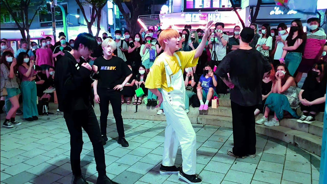 BECZ. HONGDAE STREET BUSKING.