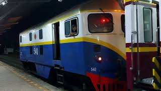 โดยสารขบวนรถเร็วที่ 109 Alsthom 4140 หลีกด่วนพิเศษขบวน 14 และ Davenport 540 สับเปลี่ยน