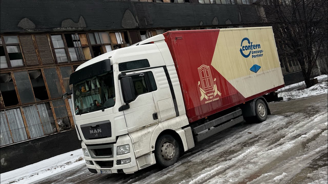 Дороги ушли вместе со снегом.