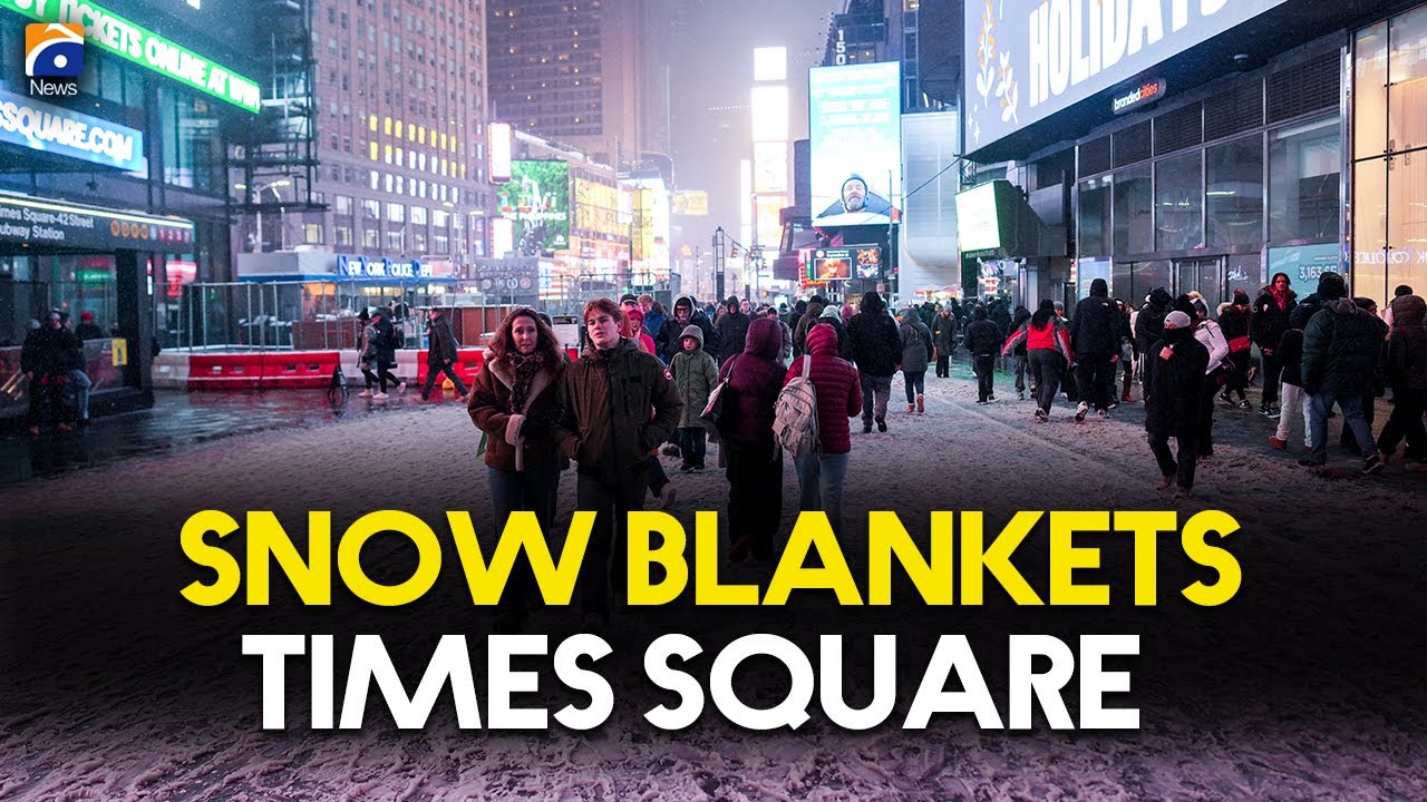 Timelapse Captures Snow Blanketing New York's Times Square | Geo News English