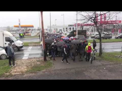 Protest pod FCA Poland Bielsko-Biała - YouTube