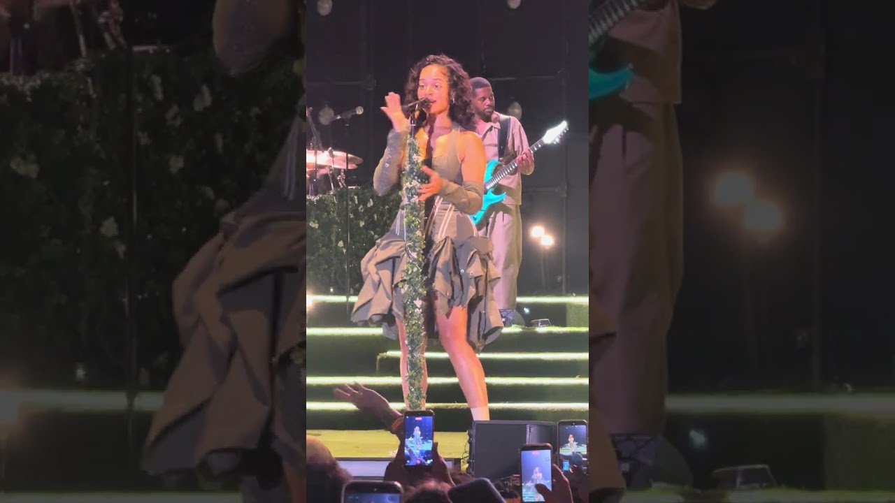 Ella Mai PERFORMS ‘Little Things’ Live 2026