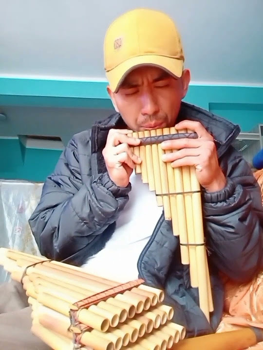 Sale el sol por la mañana - Chechito en zampoña - YouTube