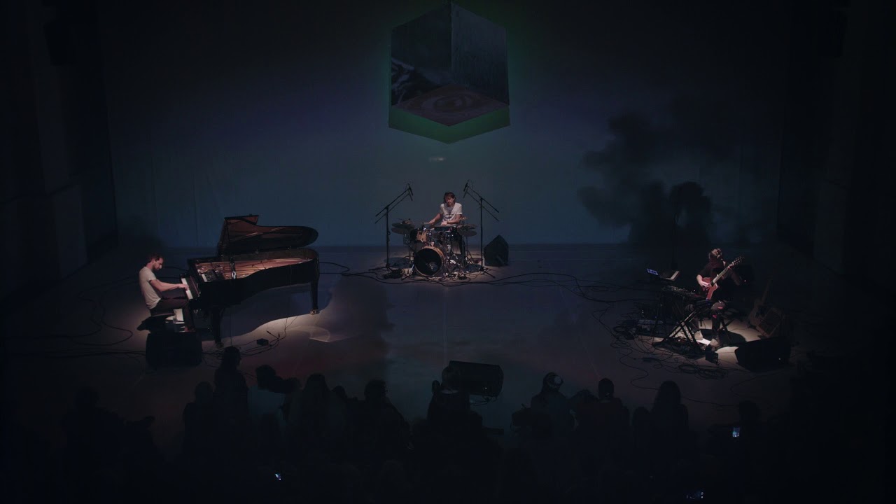 Bowrain - Silenzio (live) - YouTube