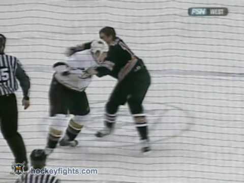 Travis Moen vs Matt Bradley Dec 8, 2006