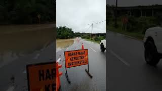 SITUASI BANJIR AIR NAIK DERAS DI PARIT MAHANG