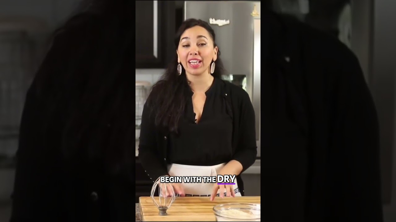 Рецепт трехслойного лимонного торта - простой и элегантный способ выпечки.