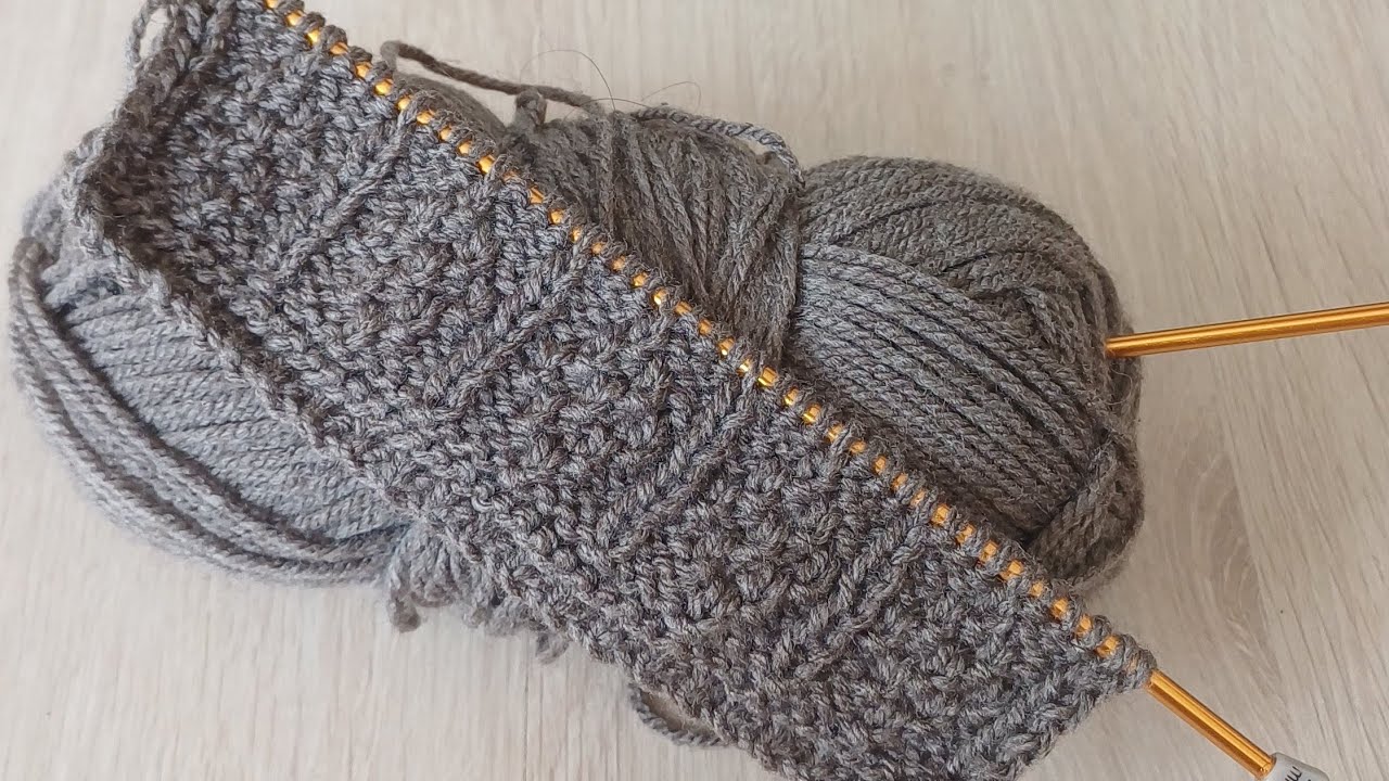 İki Şiş Kolay Örgü Modeli 🧶Yelek,hırka,sueçveter,atkıbere modeli beyeni yorumlarınızı beklerim❤️