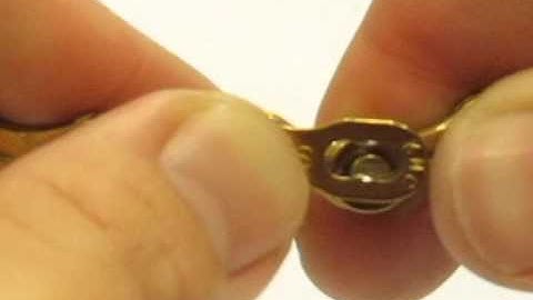 How to Lock Your Chain with a MissingLink 快扣安裝教學 (by KMC Chain)