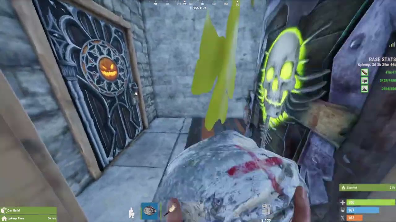 Rust Defending teamate with lucky rock shot