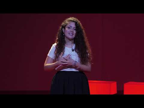 Romance poético | Karla Vega | TEDxLlorenteWomen