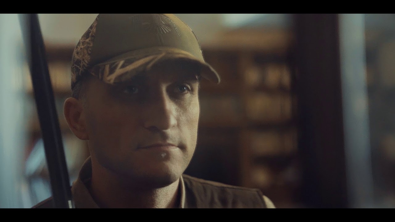 VO: ROSS HUGUET - HUGLU