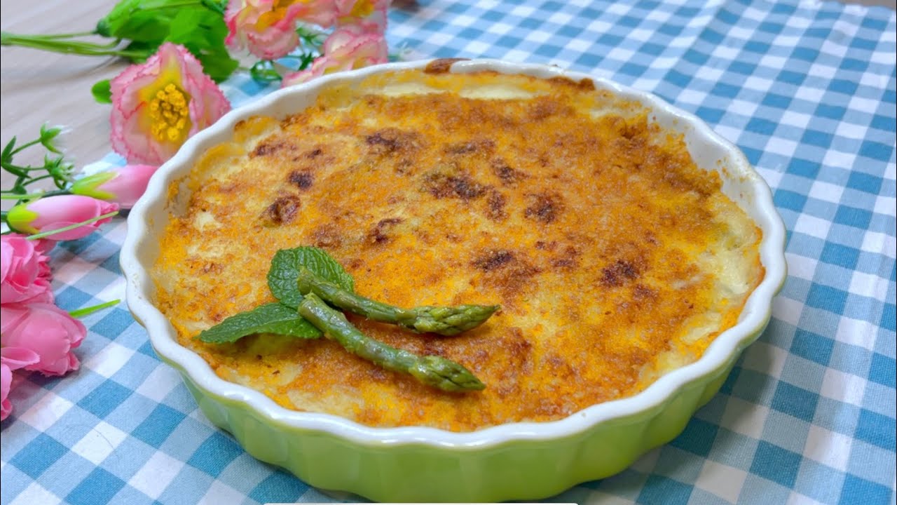 КАК ПРИГОТОВИТЬ ЗАПЕЧЕННУЮ ЗАПЕЧЕННУЮ СПАРЖУ - ЗАПЕЧЕННАЯ СПАРЖА СО СЛИВОЧНЫМ СЫРНЫМ БЕШАМЕЛЕМ
