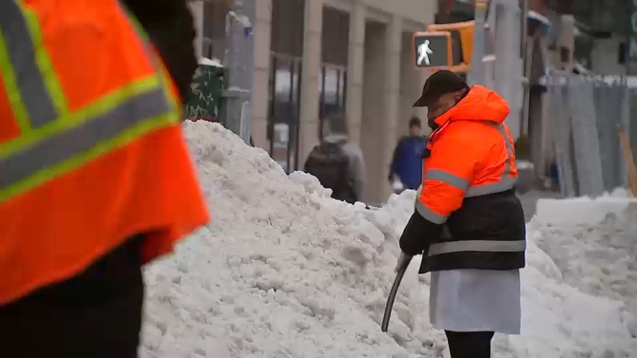 Outdoor workers brave cold after winter storm in NYC