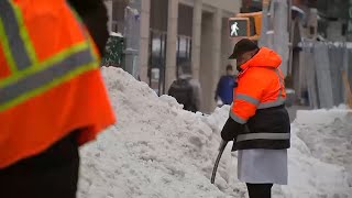 Outdoor workers brave cold after winter storm in NYC