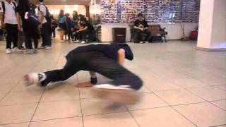 breakdance cricket (powermove)