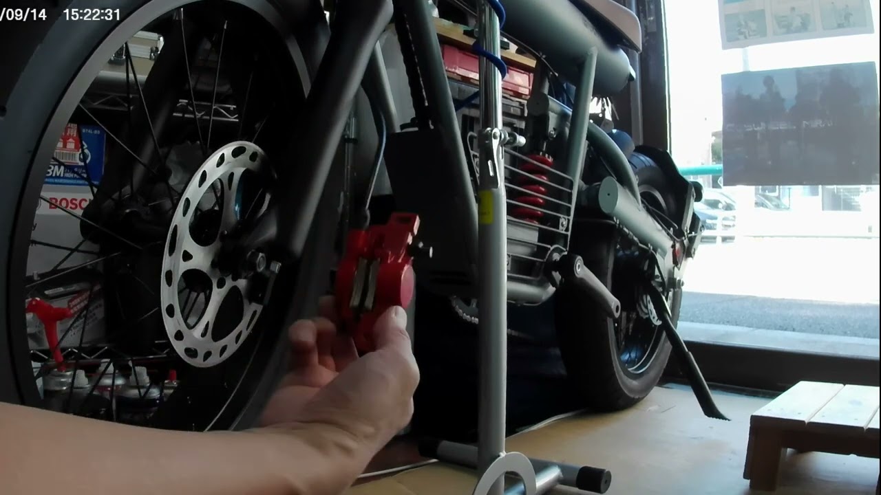 COSWHEEL MIRAI コスウェル・ミライ ブレーキ調整 - YouTube