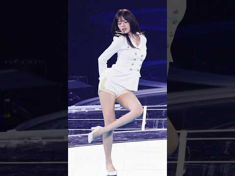 전성기 유리가 생각나는 유진이의 탄탄한 각선미 #안유진 #ANYUJIN #아이브 #IVE #소원을말해봐