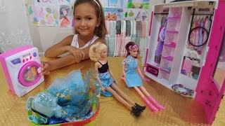 Elif bebeklerinin elbiselerini yıkıyor kurutuyor ve ütülüyor, eğlenceli çocuk videosu