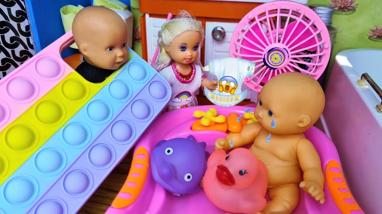 ПАМПЕРС САМ СЕБЯ НЕ ПОМЕНЯЕТ?? Катя и Макс в няньках и другие смешные ...