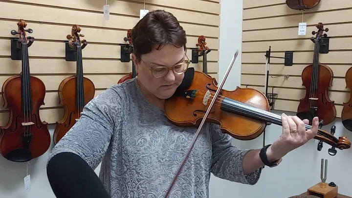 Celebrity violinist Lillian Curry playing on a Sma...