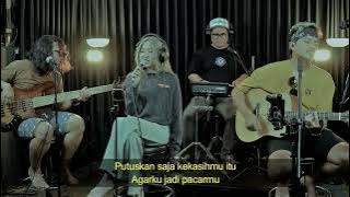 PUTUSKAN SAJA PACARMU 'Braves Boy' \\PEMUDA BERBAHAYA FEAT SALLSA BINTAN COVER LIRIK