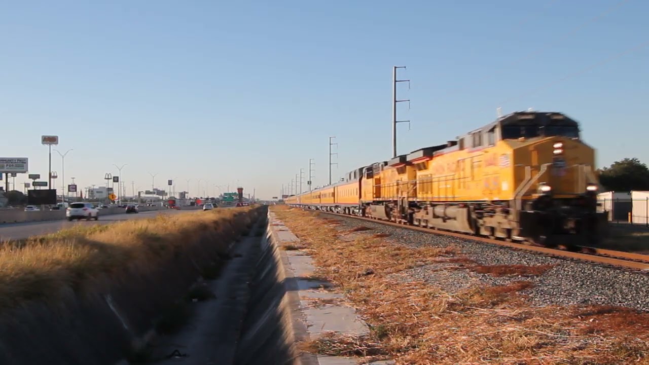 UP 6448 leads the PSATX-03 N/B @San Antonio, TX (11-03-2025)