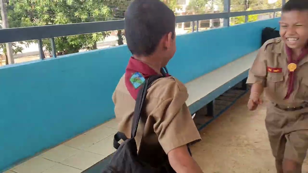 นี่มันบ้าอะไรเนียบยย