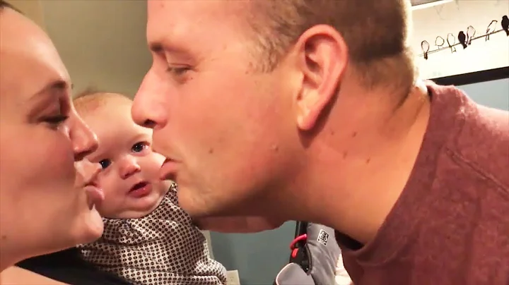 Babies Reaction When Daddy Kiss Mommy | Pew Baby - DayDayNews