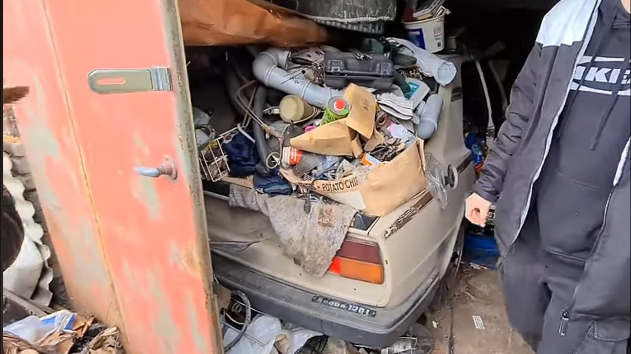 Lovíme Škodovky - Šílené dědictví 2. Rogalo, vojenské uniformy, zbraně a další neprozkoumaná zákoutí