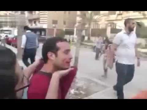 ضرب احمد دومه بالقفا عند مقر الاخوان بالمقطم