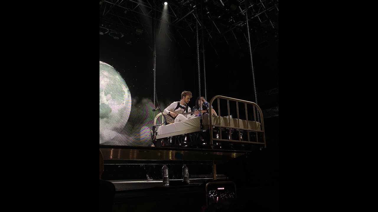 Billie Eilish crying on stage during "i love you" at The Rooftop at