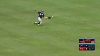 MIL@PHI: Perez charges in and makes a sliding grab
