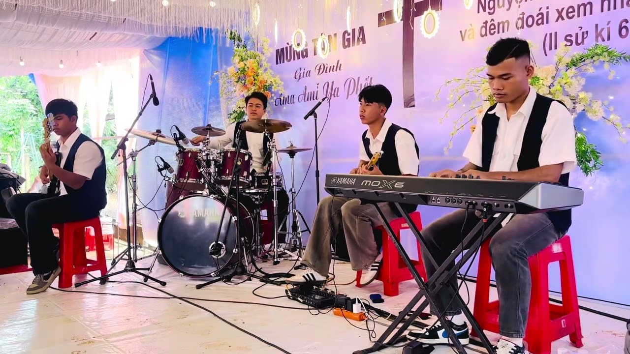 Hoà tấu :Nhạc thánh Band Ama Rôta