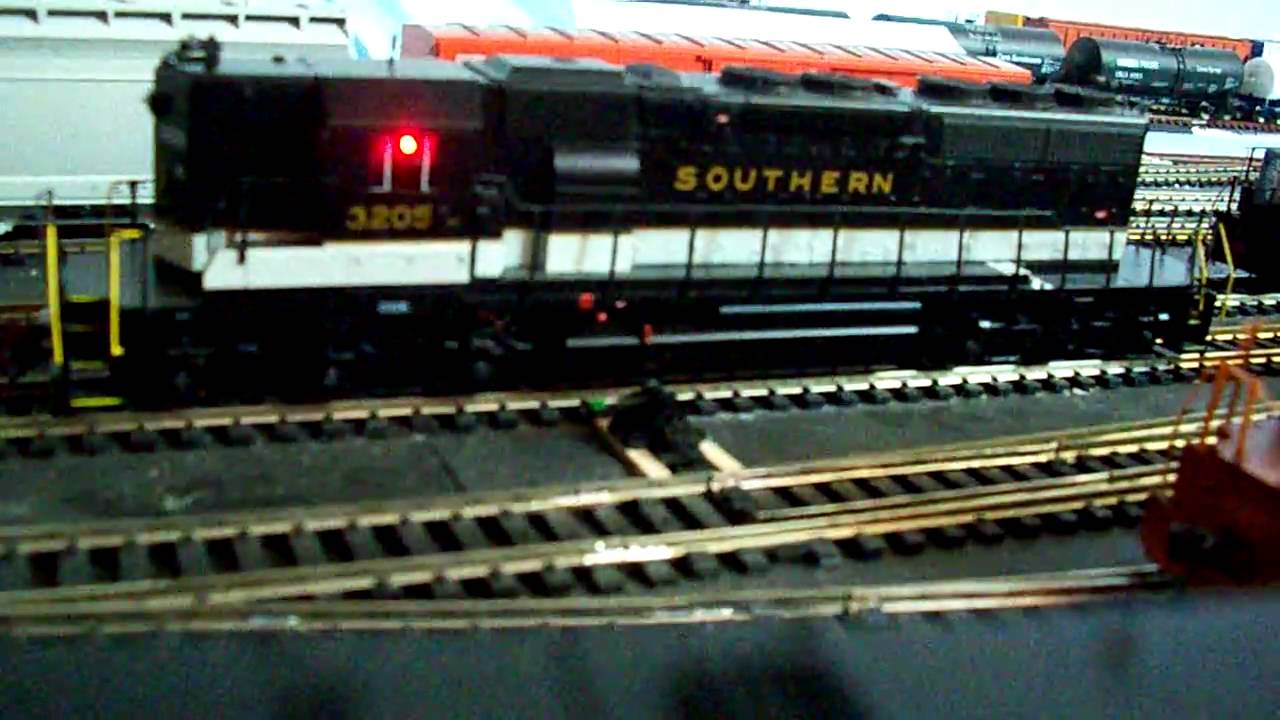 Athearn SD40-2 with sound - YouTube