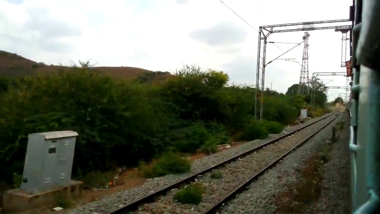 INDIAN RAILWAYS || 12690 || NCJ - MAS Weekly SF Express blasting through Walajah Road @ 100 KMPH