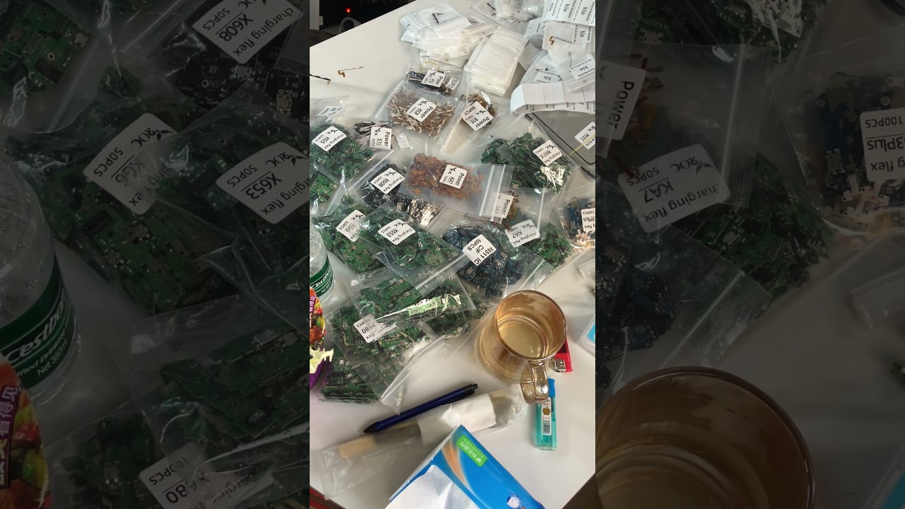 Charging pad and camera 