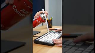 Nettoyez votre clavier sans le démonter #Shorts