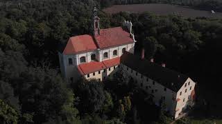 Klasztor Zakonu Braci Mniejszych - Franciszkanów w Woźnikach. Dron.