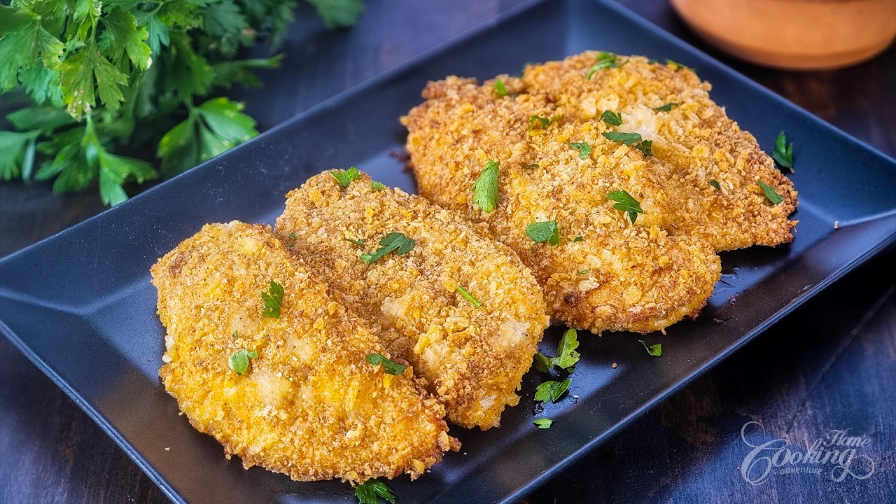 Запеченная курица в панировке с сыром чеддер — просто и невероятно вкусно.