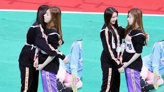 IZ*ONE's Chaeyeon & ITZY's Chaeryeong Cute Interaction at ISAC 2019