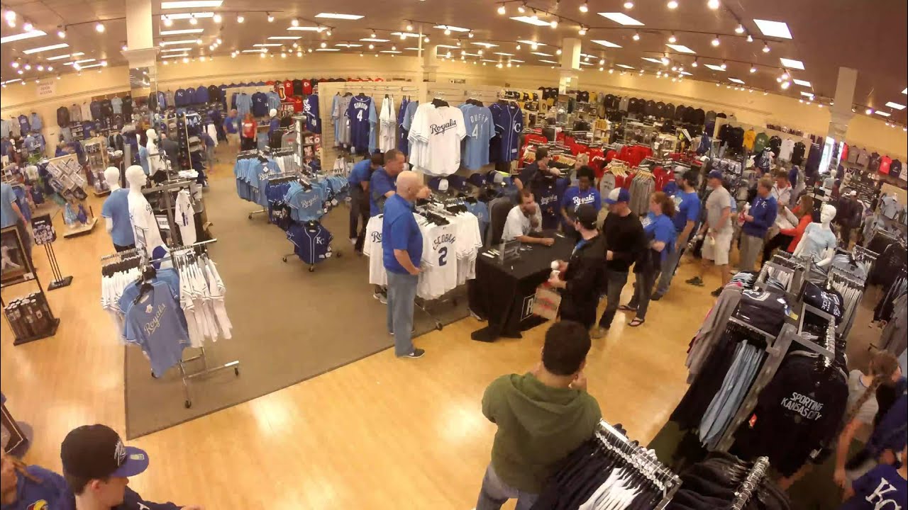 Danny Duffy Autograph Signing at Kansas Sampler Oak Park - YouTube